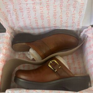 Easy Spirit Women's Pine Clog, Brown 210, 6 Wide